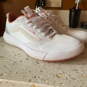Vans UltraRange EXO True White/Winter Sky with pink and blue details